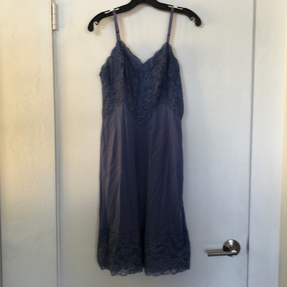 VTG SZ Med Vanity Fair Cornflower Blue Slip